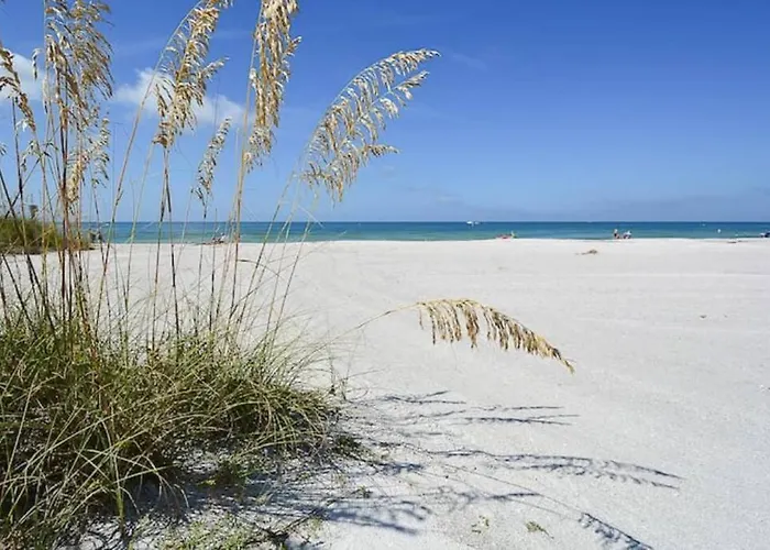Apartment Seaside Retreat #4 *