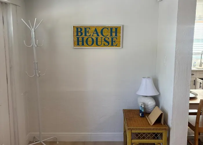 Apartment Seaside Retreat #4 *