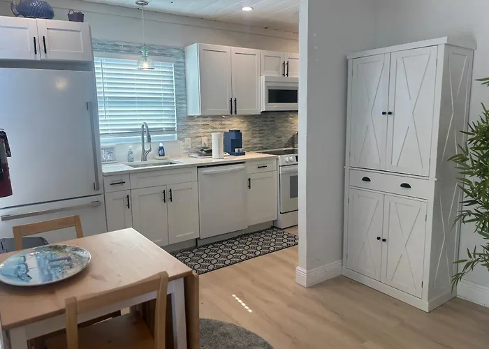 Apartment Seaside Retreat #4